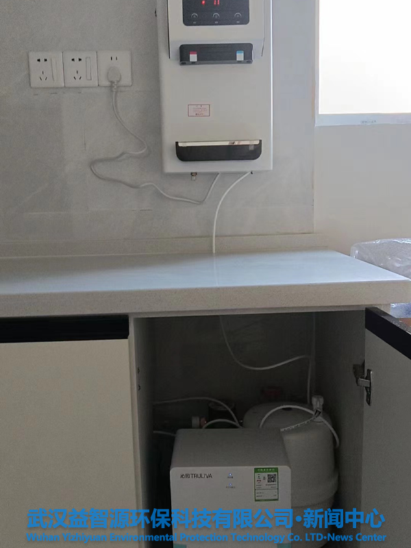 沁園UR-S3110廚下凈水器搭配沁園QX-SWF-B05管線機(jī)順利入駐俊揮工業(yè)城某商家