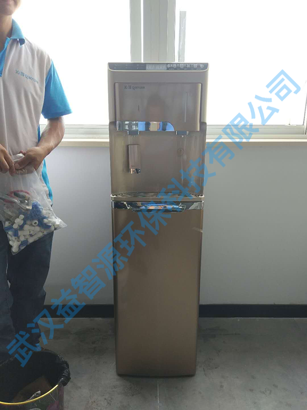 華一兄弟服飾創(chuàng)意產(chǎn)業(yè)園選用我司沁園純水設(shè)備、沁園QX-DF-1302管線機(jī)
