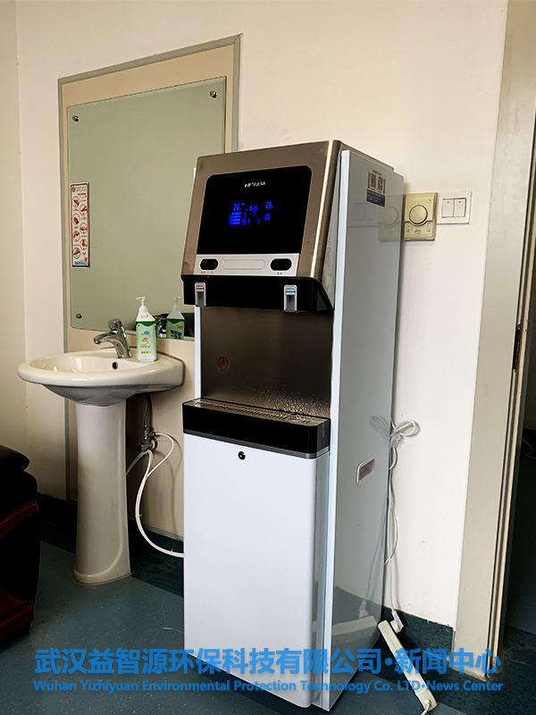 安裝完畢的凈水機(jī)